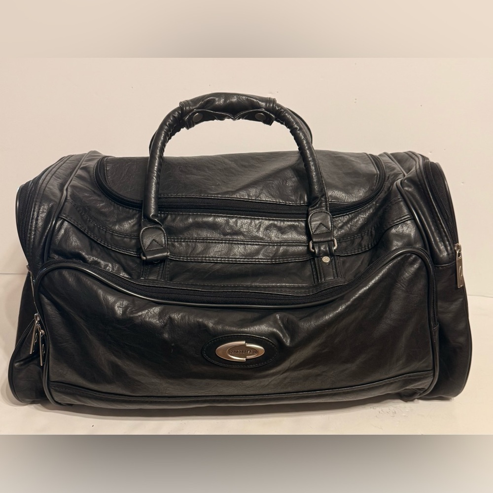 Concourse Leather Duffel Travel Bag Approximately 21x11x10 Removable Strap
